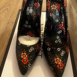 Nine West Floral Pumps